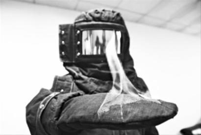 花露水見火能著 殺蟲劑遇明火瞬時變火龍1