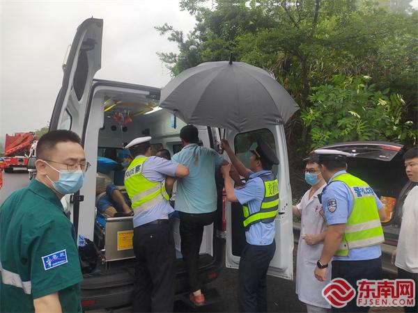 各部門合力轉移傷員.jpg 各部門合力轉移傷員.jpg