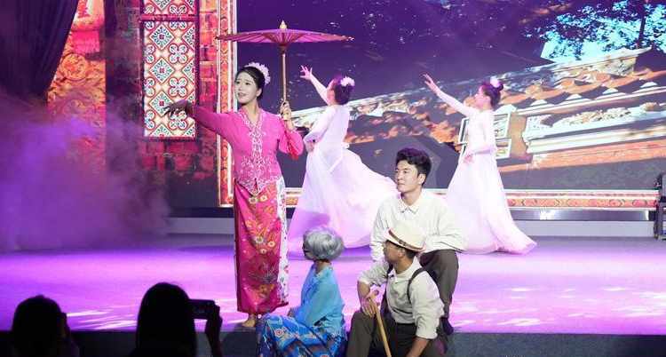 媒體采風團開啟泉州探索之旅 洋博主打卡梧林村 簪花品鄉味